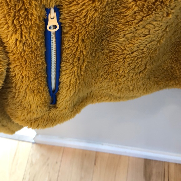 Cute Nike mustard colored cropped pullover - Picture 2 of 4